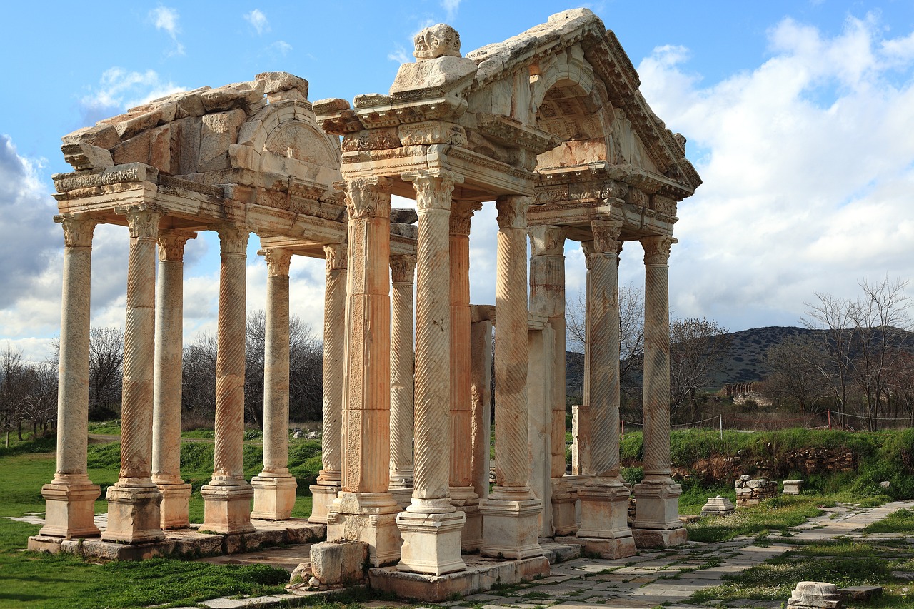 ¿Cuáles son los primeros escritores de la Antigua Grecia?